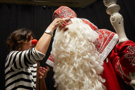 Больничные клоуны стали помощниками Российского Деда Мороза по добрым делам