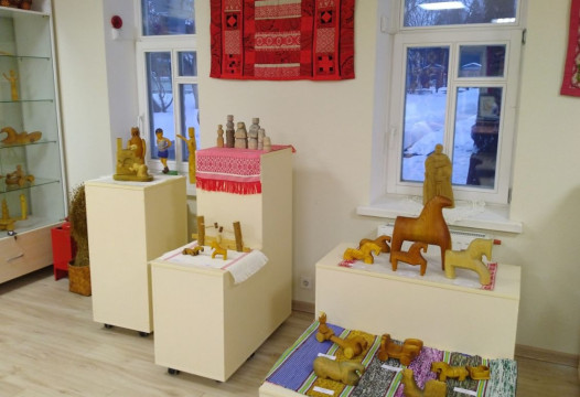 Традиционная деревянная игрушка представлена на выставке в Центре народной культуры