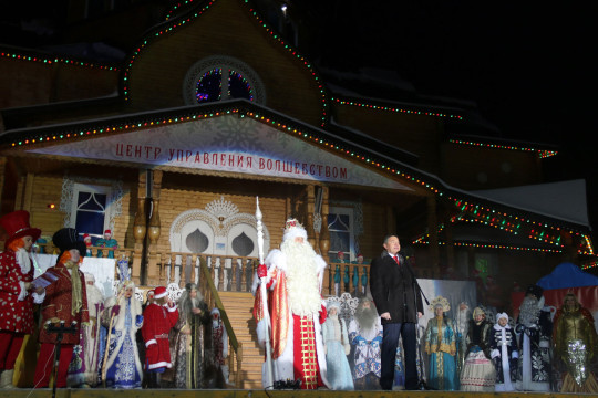 Огни главной новогодней ёлки России зажглись в Великом Устюге