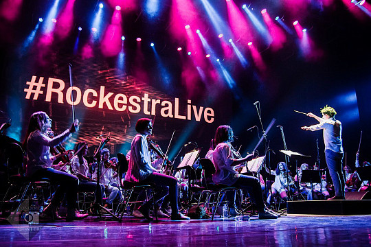 Хиты известных рок-групп услышат вологжане на симфоническом шоу «RockestraLive»