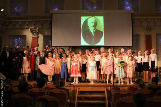 «Детский альбом» Чайковского озвучили солисты Вологодской филармонии вместе с учениками и преподавателями музыкальных школ