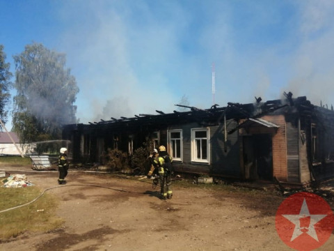 В Шекснинском районе сгорело отремонтированное здание Дома культуры и библиотеки