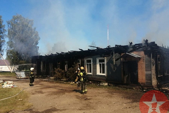В Шекснинском районе сгорело отремонтированное здание Дома культуры и библиотеки