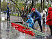 Глава региона Олег Кувшинников и первые лица области возложили цветы к Вечному огню