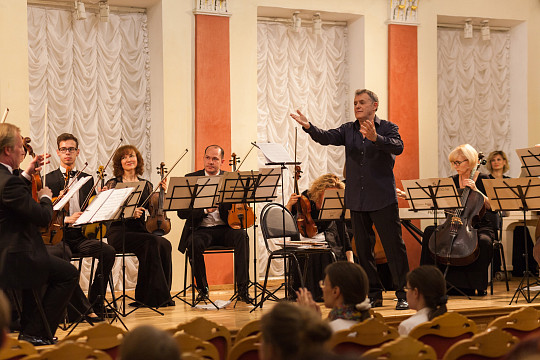 Камерный оркестр Игоря Лермана и виртуоз гобоя Алексей Балашов выступят в Вологодской филармонии