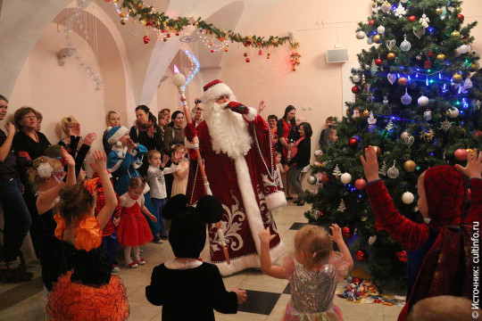 Билеты на новогодний праздник «Ёлки-шоу» разыгрывает театр кукол «Теремок»