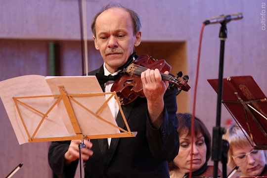 Руководитель и дирижер Камерного оркестра Александр Лоскутов стал героем онлайн-проекта «Портреты»