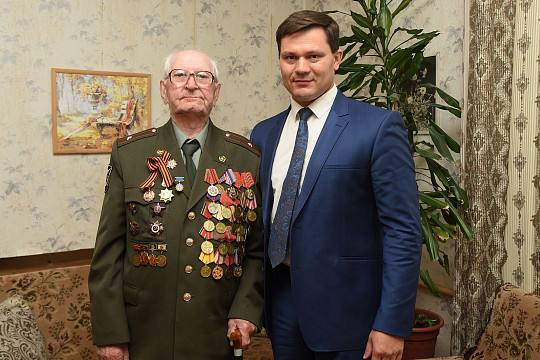 Мэр Вологды поздравил ветерана Леонида Сидорова с 75-летней годовщиной битвы на Курской дуге