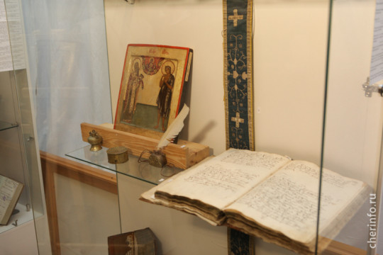 Почти 400 книг из бывшего Кирилло-Новоезерского монастыря составили выставку в Художественном музее Череповца
