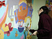 Преподаватели вологодской художественной школы расписывают стену у входа в школу