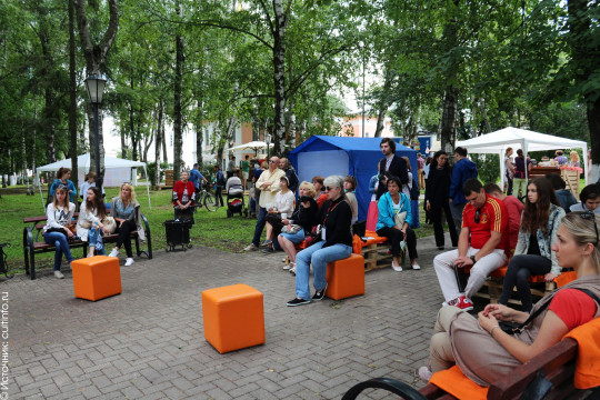 От лекции по урбанистке до рассказов о путешествиях: Пикник VOICES проходит в областной столице