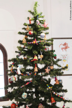 Атмосферу главного зимнего праздника передает выставка Вологодского музея-заповедника «Рождественская сказка» 