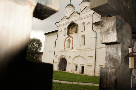 В Кирилло-Белозерском музее-заповеднике отреставрировали фасады надвратного храма XVI века