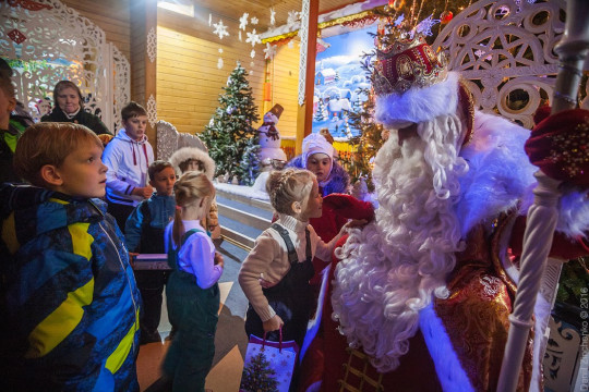 Новогодняя «Ночь чудес» в Вотчине Деда Мороза обещает гостям сказочный квест и невероятное лазерное шоу