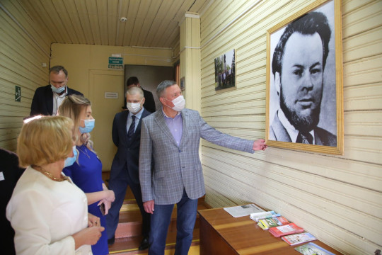 Дом-музей Сергея Орлова в Белозерске отремонтируют к 100-летнему юбилею поэта-фронтовика. На эти цели выделено 8,4 млн рублей