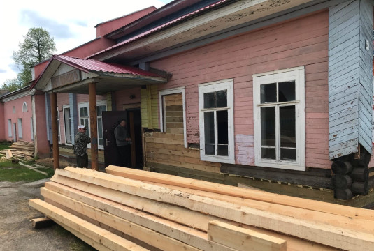 В Кичменгско-Городецком районе идет капитальный ремонт Дома культуры со столетней историей