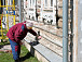 Волонтеры и реставраторы ремонтируют деревянный дом в Вологодском музее-заповеднике 