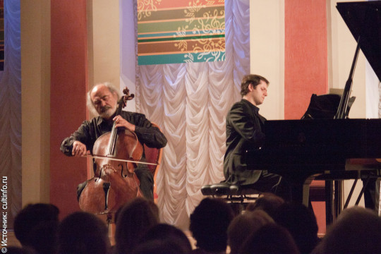 Виолончелист Марк Дробинский и пианист Никита Мндоянц выступили перед вологжанами в рамках музыкального фестиваля «Кружева»