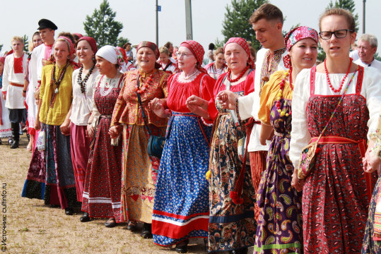 Фестиваль «Деревня – душа России» в Шексне объединил около 40 фольклорных коллективов Вологодчины и других регионов страны 