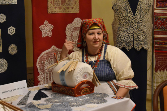 Кружевницы Мария Медкова и Оксана Кириллова представили вологодское кружево на фестивале в Мордовии