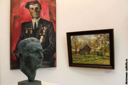 Картины участников Великой Отечественной войны, работы современных авторов – всего около 300 произведений составили новую масштабную выставку, открывшуюся в ВОКГ в преддверии 9 Мая