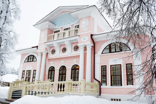 Усадьба Брянчаниновых приглашает в феврале посетить историческую гостиную, концертные и просветительские программы, а также спектакль и выставки
