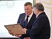 Почетной грамотой президента РГО награжден губернатор области Олег Кувшинников.