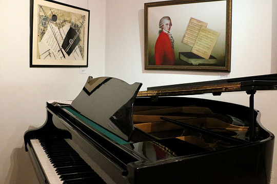 Выставка работ Михаила Копьева и Владимира Кордюкова «Моцарт и Сальери: размышления и измышления» открылась в литературном музее
