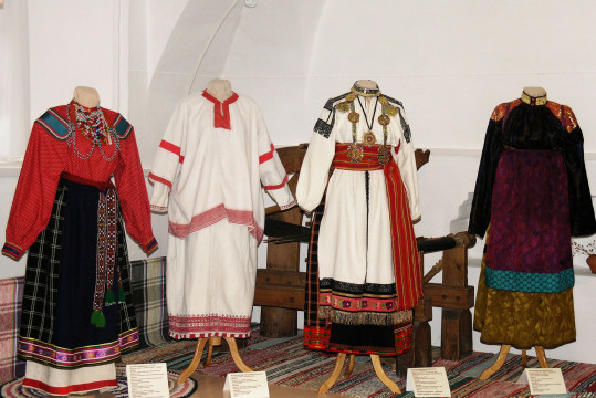 Народные костюмы начала XX века показаны на выставке «Многоликая Россия» в Великом Устюге