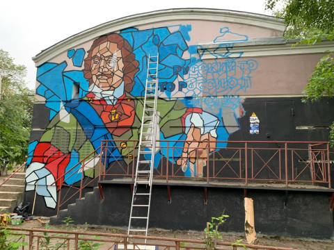 Художники со всей страны украсили граффити стены вологодских домов 