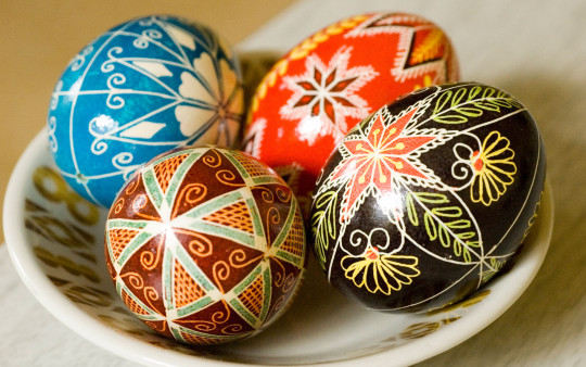 «Резной палисад» приглашает жителей города на мастер-класс по росписи пасхальных яиц