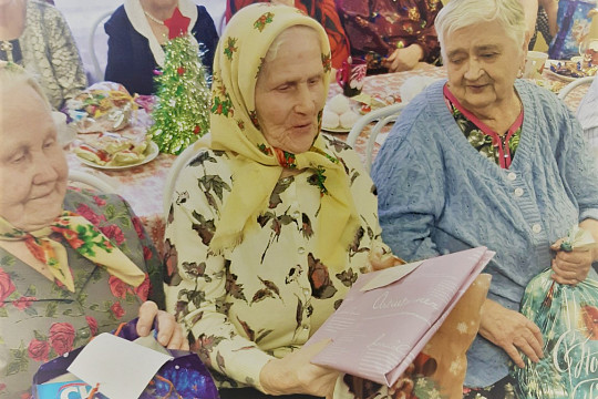 В областной столице открыт сбор подарков для одиноких пожилых людей