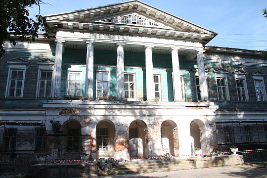 В усадьбе Спасское-Куркино началась реставрация главного фасада