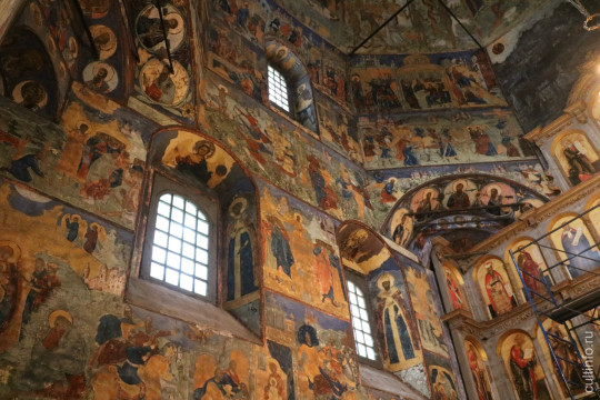 Уникальные фрески церкви Иоанна Предтечи в Рощенье предстоит укрепить, чтобы продолжить реставрацию храма