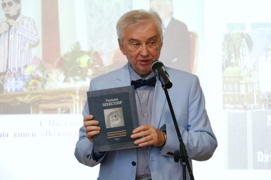 «Книга должна подталкивать к совершенствованию компьютерный мир»: юбилейный вечер литературоведа Игоря Шайтанова прошел в областной библиотеке