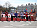 Более 60 волонтеров Победы, юнармейцев, участников поисковых и патриотических движений пронесли по площади увеличенную копию Знамени Победы