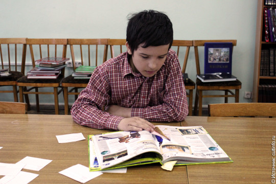 В «Книжные жмурки» предлагает поиграть филиал Вологодской областной юношеской библиотеки