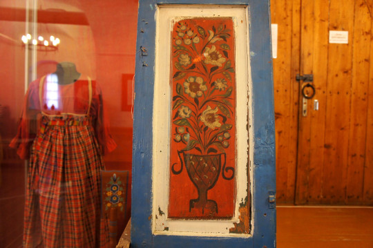 Коллекция дерева Кирилло-Белозерского музея-заповедника пополнилась расписными дверями и редкими заборками начала прошлого столетия