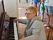 Пианистка Елена Распутько играет в усадьбе