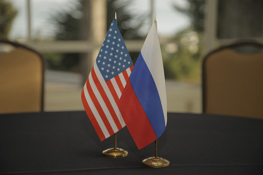 Эссе или статью, посвященную российско-американским отношениям, предлагает написать ВоГУ