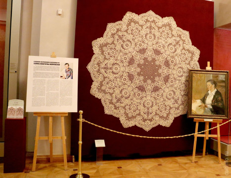 В день юбилея заслуженного художника России Галины Мамровской Музей кружева представляет выставку ее произведения «Серебряный иней»