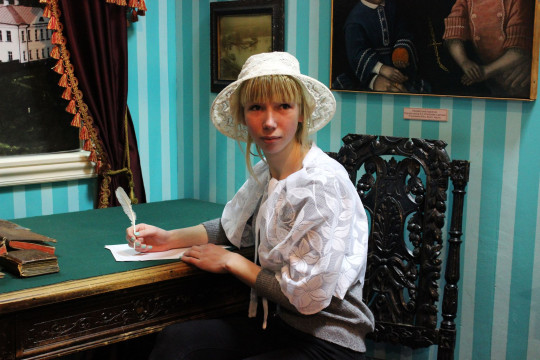 «Урок для благородных девиц» провели в Вытегорском краеведческом музее