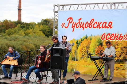 Постоянные участники «Рубцовской осени» – бард-проекта «Благуша» приветствуют вологжан