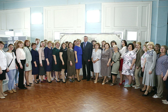 Губернатор Вологодской области Олег Кувшинников поздравляет с Общероссийским днем библиотек 