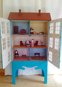 В детской комнате Дома-музея Верещагиных появился кукольный домик в стиле XIX века