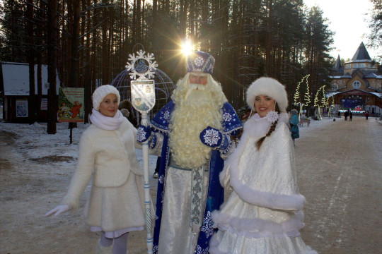 Российский Дед Мороз отпраздновал день рождения оффлайн и онлайн
