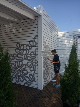Вологодское кружево украсило летний дворик одного из ресторанов города