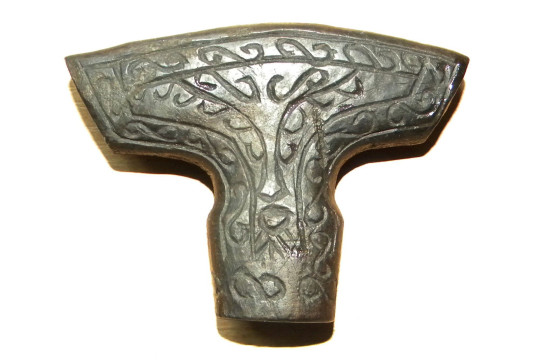 Навершие ножа древнерусского дружинника обнаружено при раскопках в Вологде