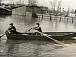 Ученики средней школы №3 добираются в школу во время половодья, 1950-е гг. Фото: группа «Старая Вологда», vk.com/club17191997