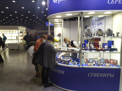 Завод «Северная чернь» представил изделия на Международной ювелирной выставке в Санкт-Петербурге